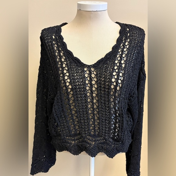 NWT Zara MEL Black Cropped Ribbed V-Neck knit peek-a-boo sweater size Medium - Picture 3 of 9